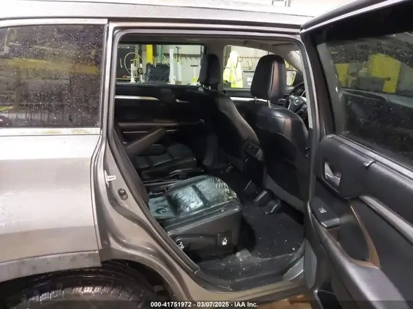5TDJZRFH9HS408548 2017 TOYOTA HIGHLANDER - Image 8