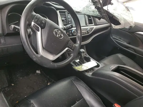5TDJZRFH9HS412129 2017 TOYOTA HIGHLANDER - Image 8