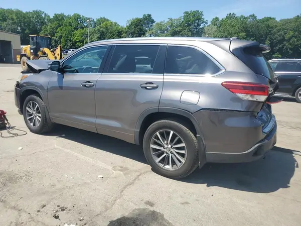 5TDJZRFH9HS412874 2017 TOYOTA HIGHLANDER - Image 2