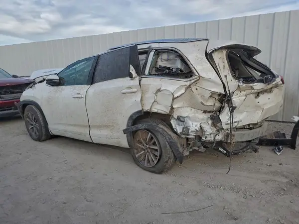 5TDJZRFH9HS415547 2017 TOYOTA HIGHLANDER - Image 2