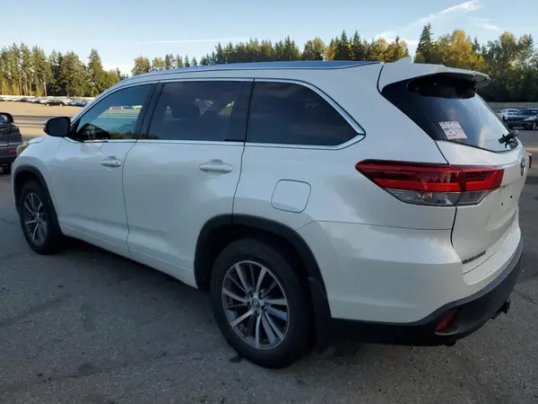 5TDJZRFH9HS417959 2017 TOYOTA HIGHLANDER - Image 2