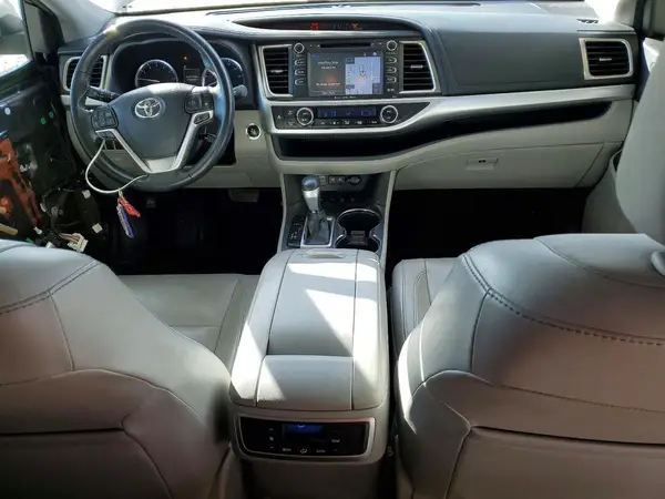 5TDJZRFH9HS421588 2017 TOYOTA HIGHLANDER - Image 8