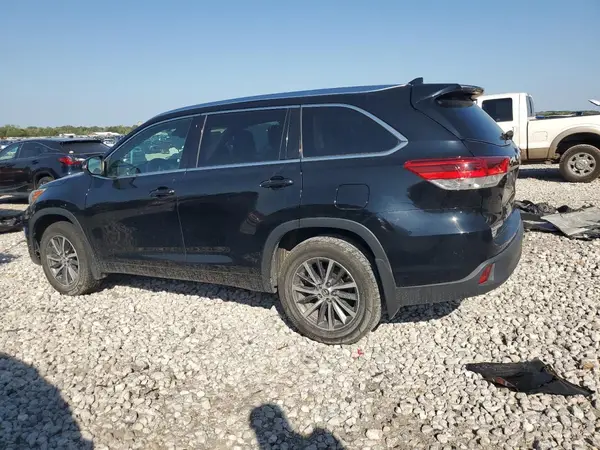 5TDJZRFH9HS423275 2017 TOYOTA HIGHLANDER - Image 2