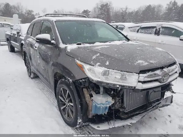 5TDJZRFH9HS423440 2017 TOYOTA HIGHLANDER - Image 1