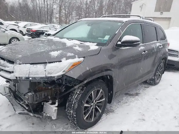 5TDJZRFH9HS423440 2017 TOYOTA HIGHLANDER - Image 2
