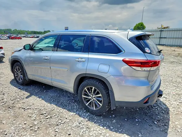 5TDJZRFH9HS428539 2017 TOYOTA HIGHLANDER - Image 2