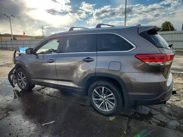 5TDJZRFH9HS434342 2017 TOYOTA HIGHLANDER - Image 2