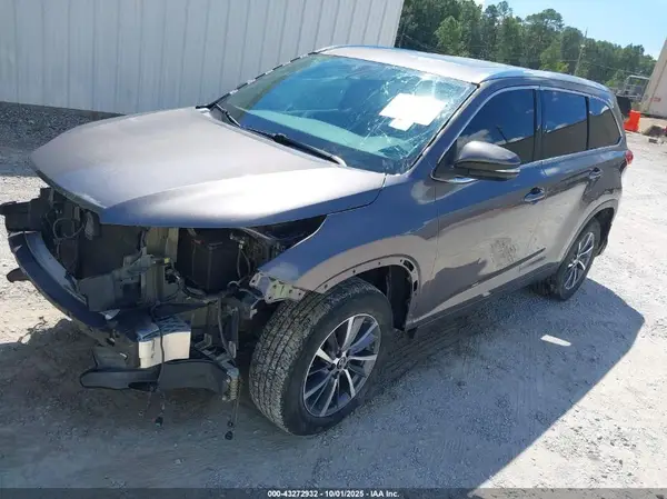 5TDJZRFH9HS435958 2017 TOYOTA HIGHLANDER - Image 2