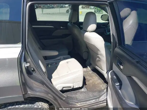 5TDJZRFH9HS435958 2017 TOYOTA HIGHLANDER - Image 8