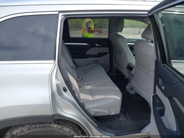 5TDJZRFH9HS436785 2017 TOYOTA HIGHLANDER - Image 8