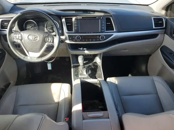 5TDJZRFH9HS437290 2017 TOYOTA HIGHLANDER - Image 8