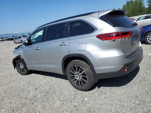 5TDJZRFH9HS440495 2017 TOYOTA HIGHLANDER - Image 2