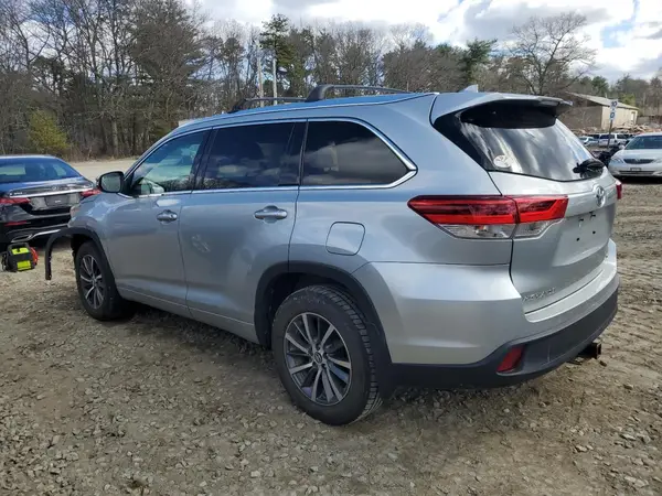 5TDJZRFH9HS445695 2017 TOYOTA HIGHLANDER - Image 2