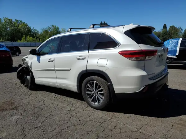 5TDJZRFH9HS446068 2017 TOYOTA HIGHLANDER - Image 2