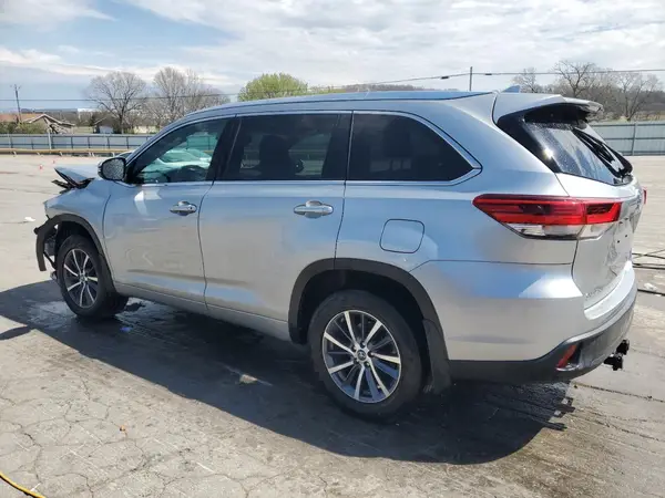 5TDJZRFH9HS446118 2017 TOYOTA HIGHLANDER - Image 2