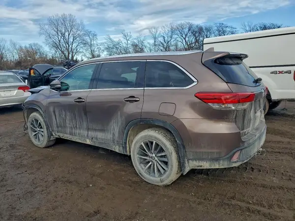 5TDJZRFH9HS447527 2017 TOYOTA HIGHLANDER - Image 2