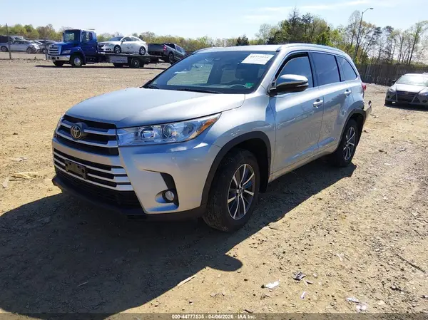 5TDJZRFH9HS448774 2017 TOYOTA HIGHLANDER - Image 2