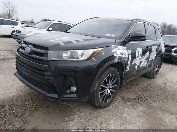 5TDJZRFH9HS451206 2017 TOYOTA HIGHLANDER - Image 2