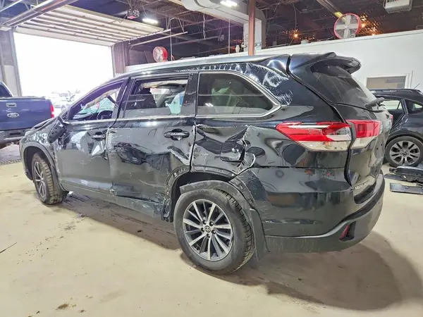 5TDJZRFH9HS451979 2017 TOYOTA HIGHLANDER - Image 2