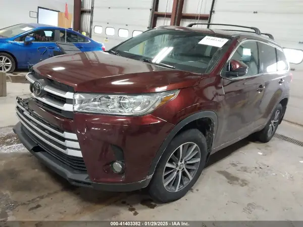 5TDJZRFH9HS459886 2017 TOYOTA HIGHLANDER - Image 2