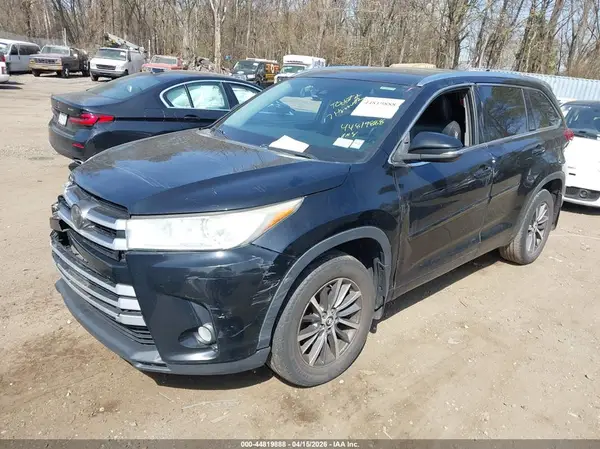 5TDJZRFH9HS460181 2017 TOYOTA HIGHLANDER - Image 2
