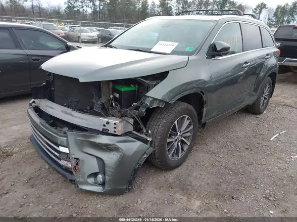 5TDJZRFH9HS463288 2017 TOYOTA HIGHLANDER - Image 2