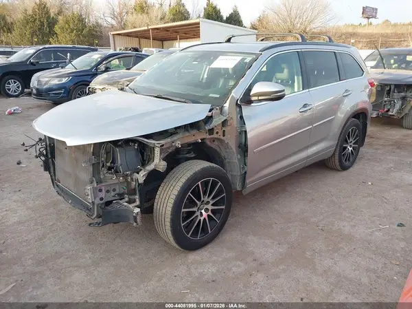 5TDJZRFH9HS465820 2017 TOYOTA HIGHLANDER - Image 2