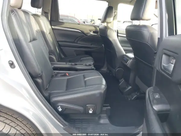 5TDJZRFH9HS465820 2017 TOYOTA HIGHLANDER - Image 8