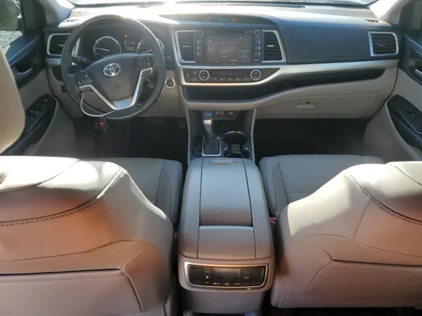 5TDJZRFH9HS468751 2017 TOYOTA HIGHLANDER - Image 8