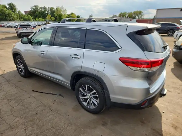 5TDJZRFH9HS472900 2017 TOYOTA HIGHLANDER - Image 2