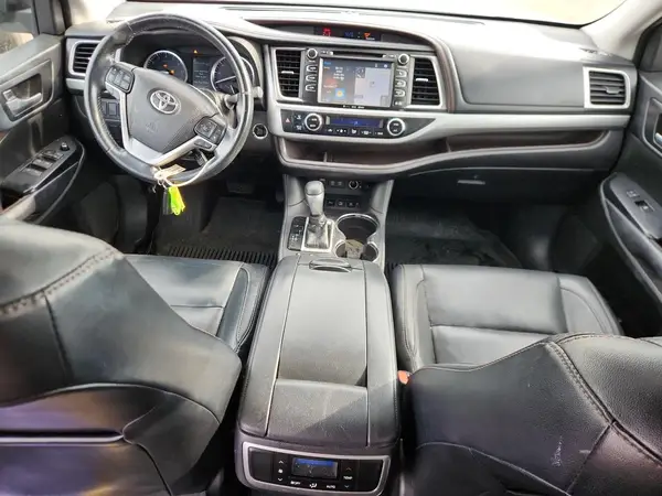 5TDJZRFH9HS472900 2017 TOYOTA HIGHLANDER - Image 8