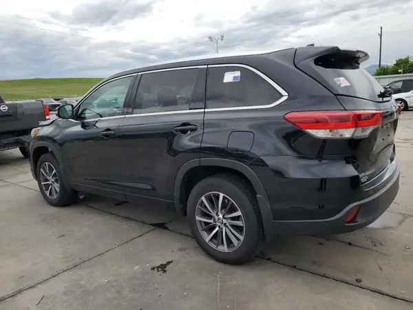 5TDJZRFH9HS472962 2017 TOYOTA HIGHLANDER - Image 2