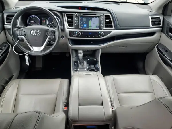 5TDJZRFH9HS472962 2017 TOYOTA HIGHLANDER - Image 8