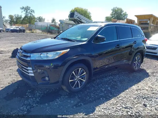 5TDJZRFH9HS474226 2017 TOYOTA HIGHLANDER - Image 2