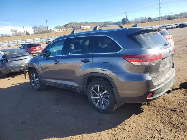 5TDJZRFH9HS474632 2017 TOYOTA HIGHLANDER - Image 2