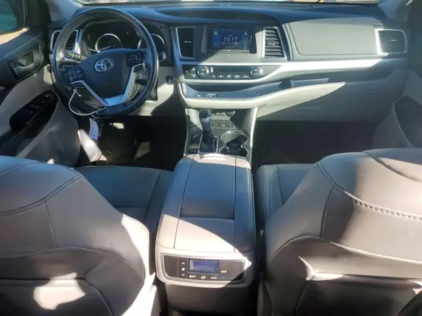 5TDJZRFH9HS474632 2017 TOYOTA HIGHLANDER - Image 8