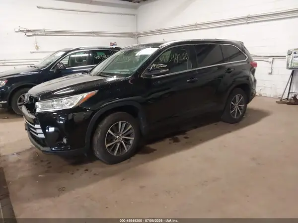 5TDJZRFH9HS475733 2017 TOYOTA HIGHLANDER - Image 2