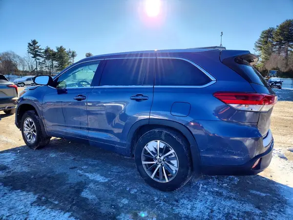 5TDJZRFH9HS479412 2017 TOYOTA HIGHLANDER - Image 2