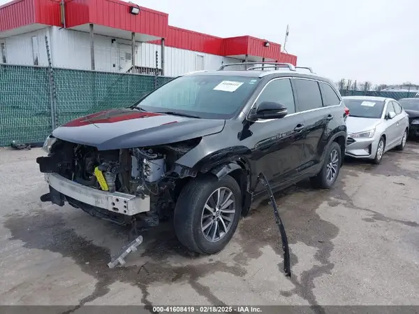 5TDJZRFH9HS482715 2017 TOYOTA HIGHLANDER - Image 2