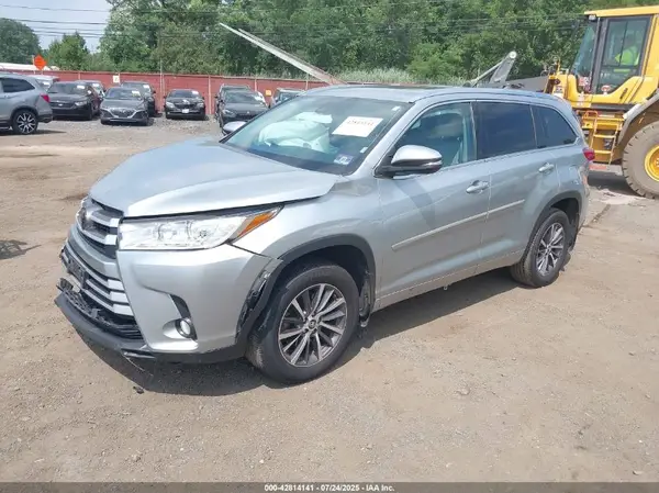 5TDJZRFH9HS483122 2017 TOYOTA HIGHLANDER - Image 2