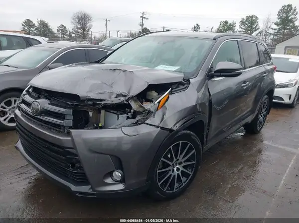 5TDJZRFH9HS484528 2017 TOYOTA HIGHLANDER - Image 2