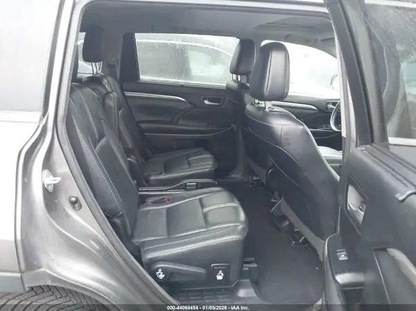 5TDJZRFH9HS484528 2017 TOYOTA HIGHLANDER - Image 8