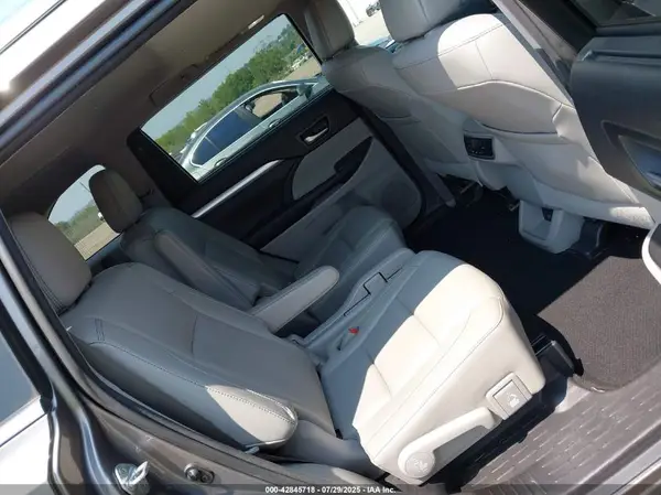 5TDJZRFH9HS509332 2017 TOYOTA HIGHLANDER - Image 8