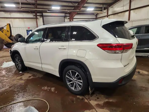 5TDJZRFH9HS510531 2017 TOYOTA HIGHLANDER - Image 2