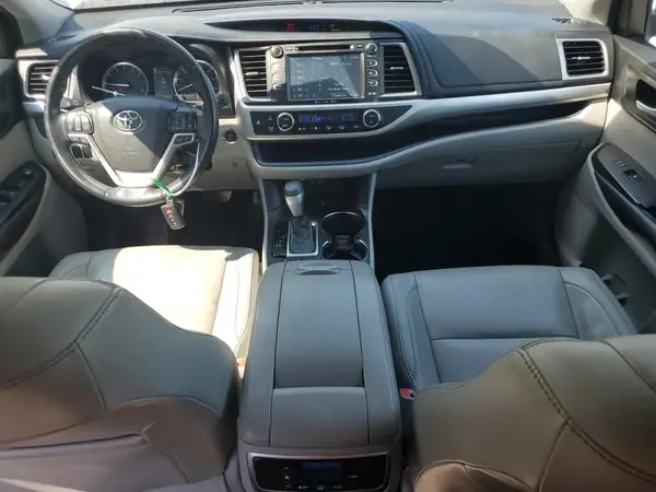5TDJZRFH9HS510545 2017 TOYOTA HIGHLANDER - Image 8