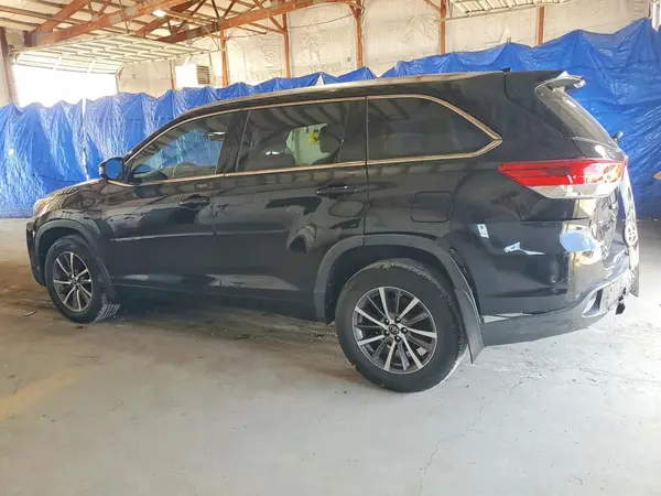 5TDJZRFH9HS510853 2017 TOYOTA HIGHLANDER - Image 2