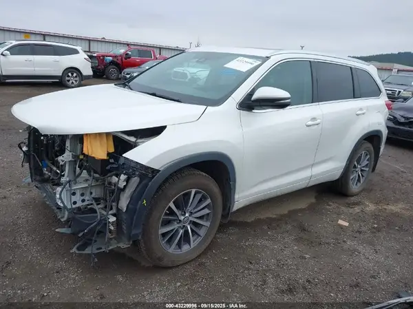 5TDJZRFH9HS511758 2017 TOYOTA HIGHLANDER - Image 2
