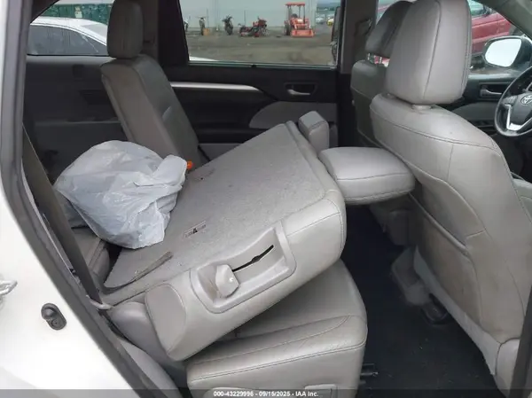 5TDJZRFH9HS511758 2017 TOYOTA HIGHLANDER - Image 8