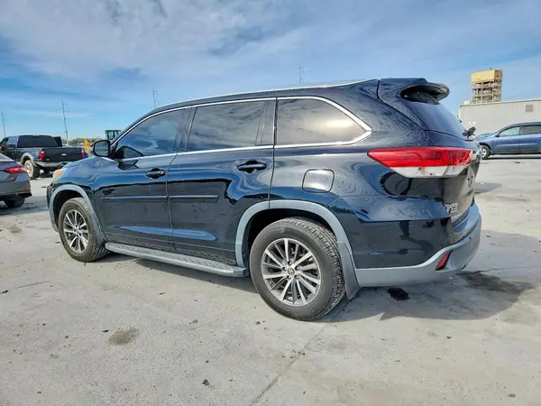 5TDJZRFH9HS512926 2017 TOYOTA HIGHLANDER - Image 2