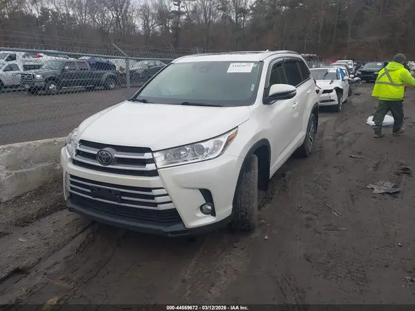 5TDJZRFH9HS514479 2017 TOYOTA HIGHLANDER - Image 2